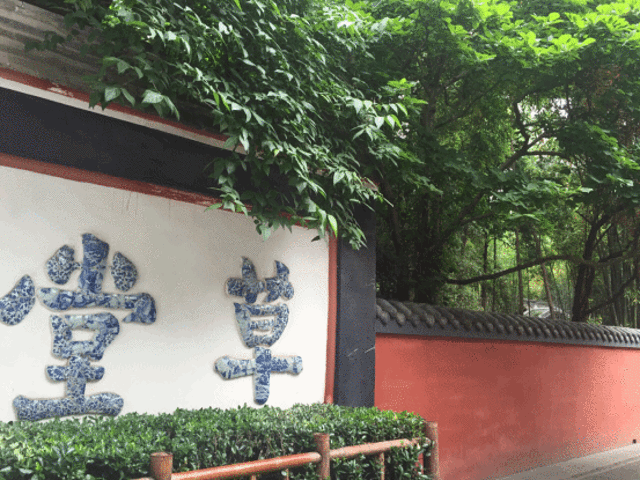 【 官方电竞竞猜平台】爱的时差宁静与年下男恋爱 肌肉男贴心为其摘耳环(图1) 官方电竞竞猜平台